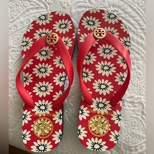 Tory Burch size 6 flip flops like new